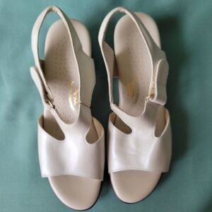 SAS Tripad Comfort Beige Leather Slingback Sandals Women's Size 8.5S